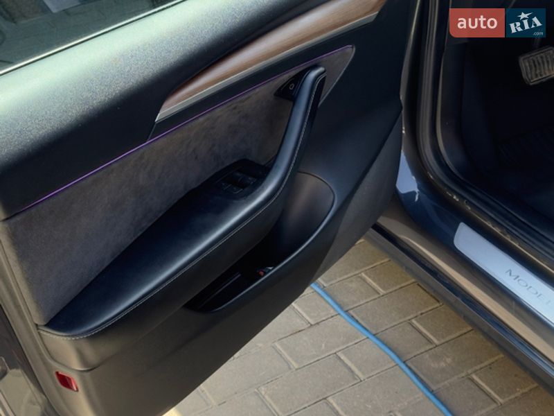 Седан Tesla Model 3 2019 в Виннице