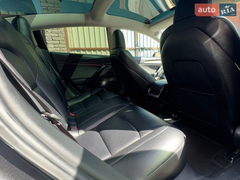 Седан Tesla Model 3 2019 в Виннице
