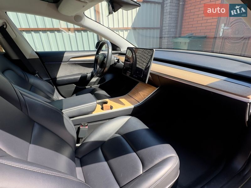 Седан Tesla Model 3 2019 в Виннице