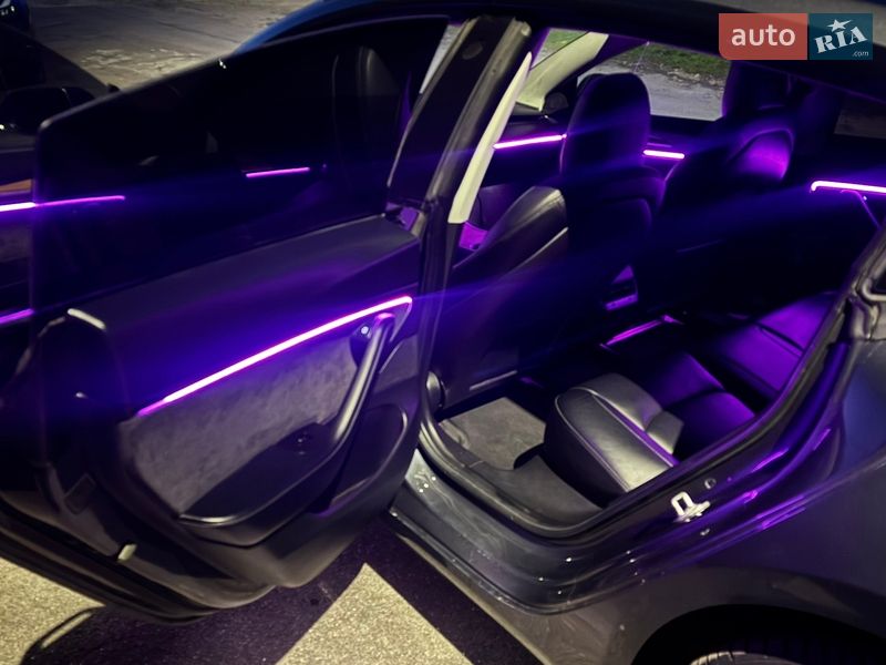 Седан Tesla Model 3 2019 в Виннице