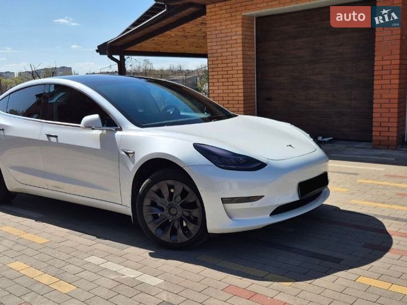 Tesla Model 3 2020