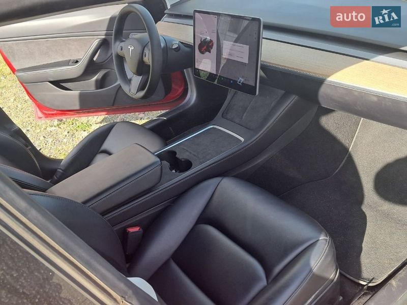 Седан Tesla Model 3 2020 в Києві