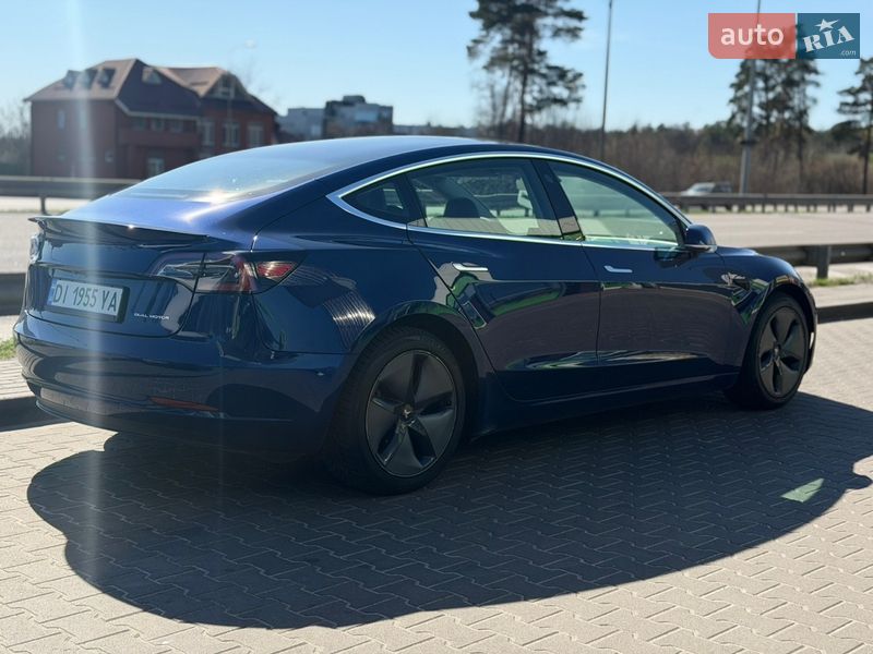 Седан Tesla Model 3 2019 в Киеве