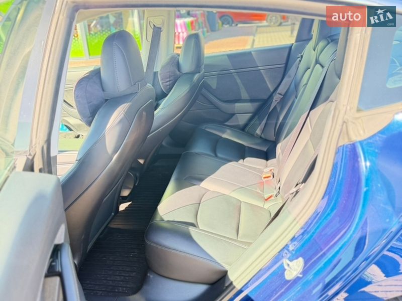 Седан Tesla Model 3 2019 в Киеве