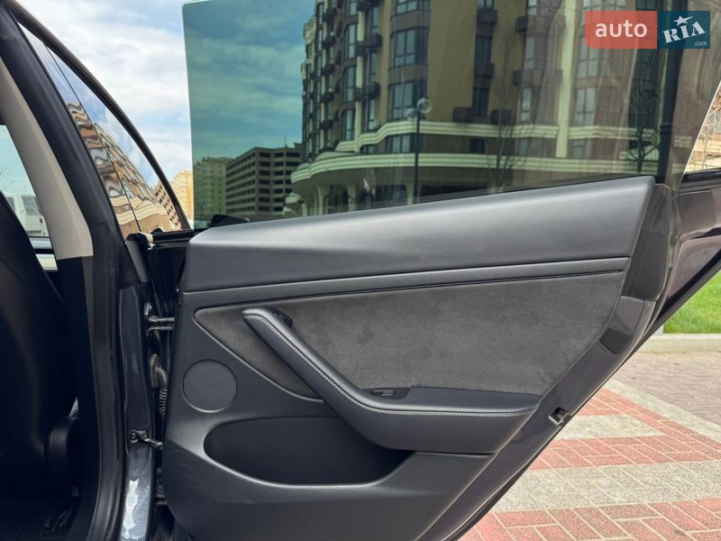 Седан Tesla Model 3 2022 в Києві