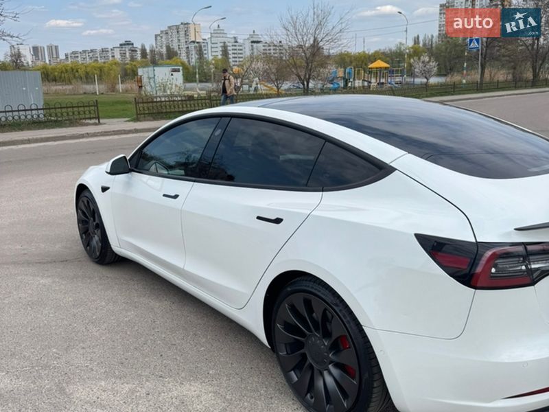 Седан Tesla Model 3 2022 в Києві