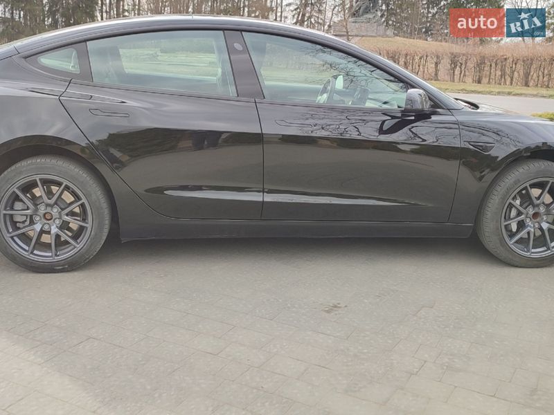 Седан Tesla Model 3 2021 в Луцьку