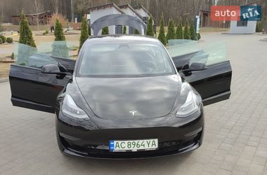 Седан Tesla Model 3 2021 в Кілках