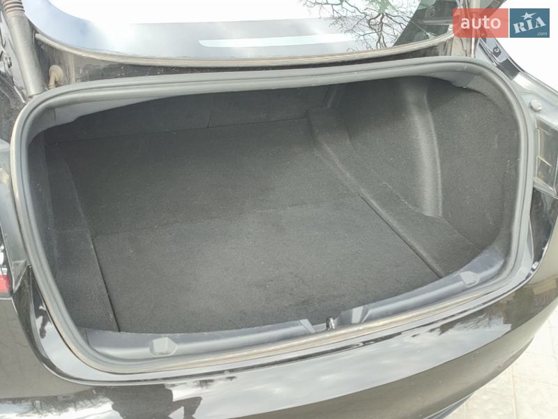 Седан Tesla Model 3 2021 в Луцьку