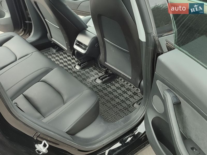 Седан Tesla Model 3 2021 в Луцьку