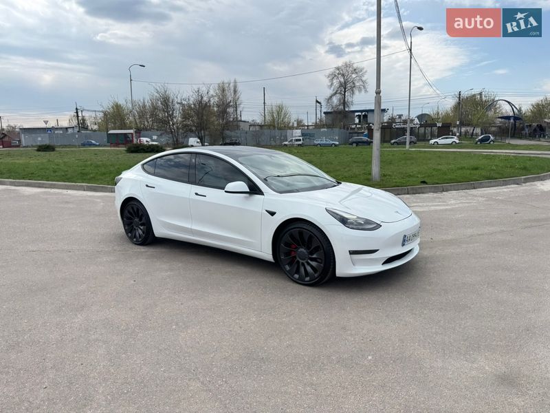 Седан Tesla Model 3 2022 в Києві