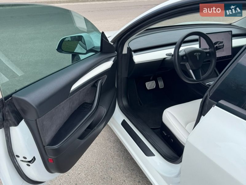 Седан Tesla Model 3 2022 в Києві