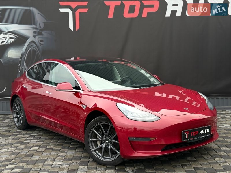 Седан Tesla Model 3 2018 в Львові