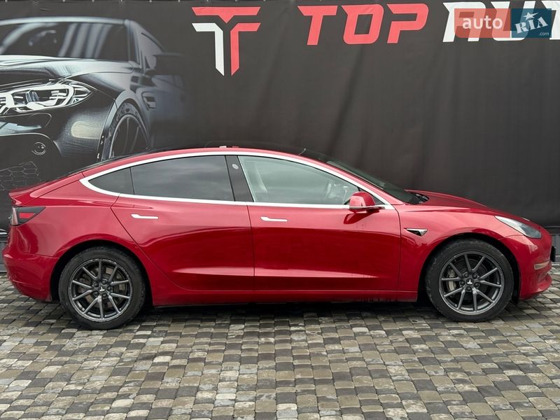 Седан Tesla Model 3 2018 в Львові
