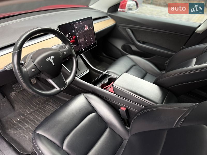 Седан Tesla Model 3 2018 в Львові