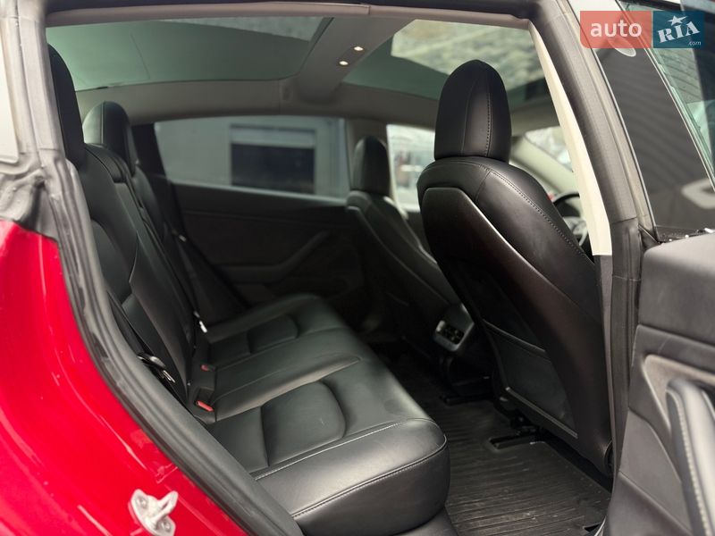 Седан Tesla Model 3 2018 в Львові