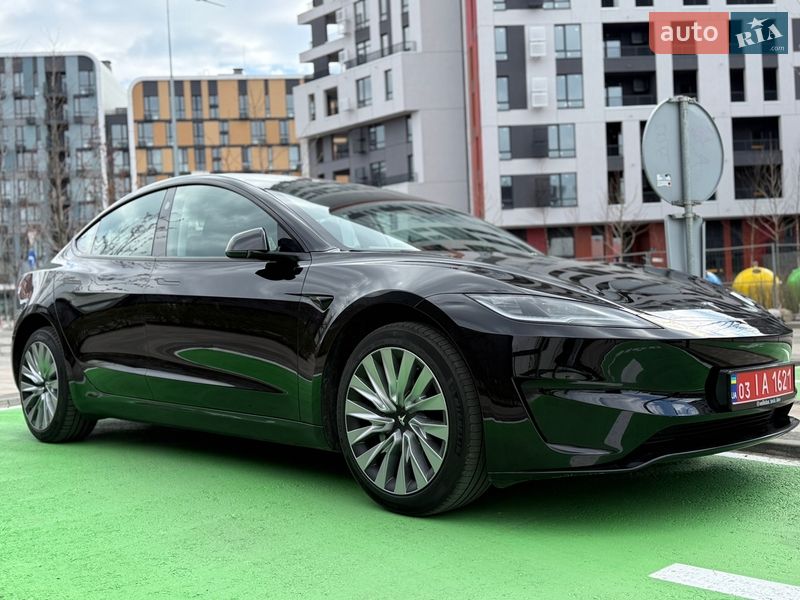 Седан Tesla Model 3 2024 в Києві