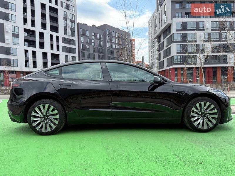Седан Tesla Model 3 2024 в Києві