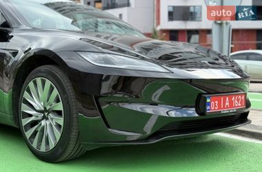 Седан Tesla Model 3 2024 в Києві