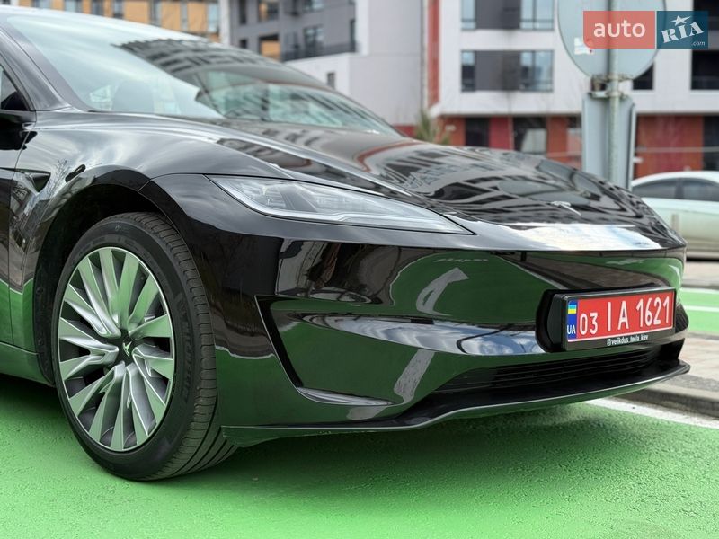 Седан Tesla Model 3 2024 в Києві