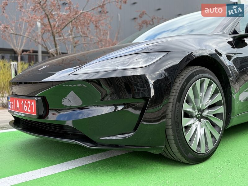 Седан Tesla Model 3 2024 в Києві