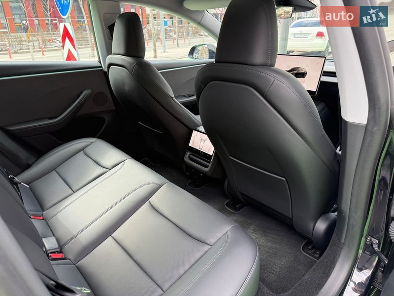 Седан Tesla Model 3 2024 в Києві