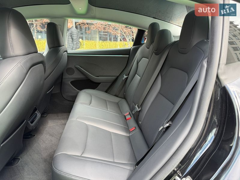Седан Tesla Model 3 2024 в Києві