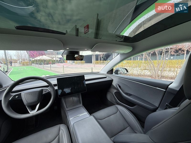Седан Tesla Model 3 2024 в Києві