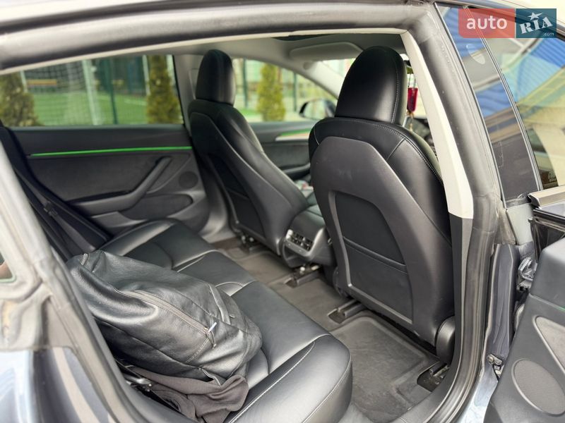 Седан Tesla Model 3 2023 в Львове