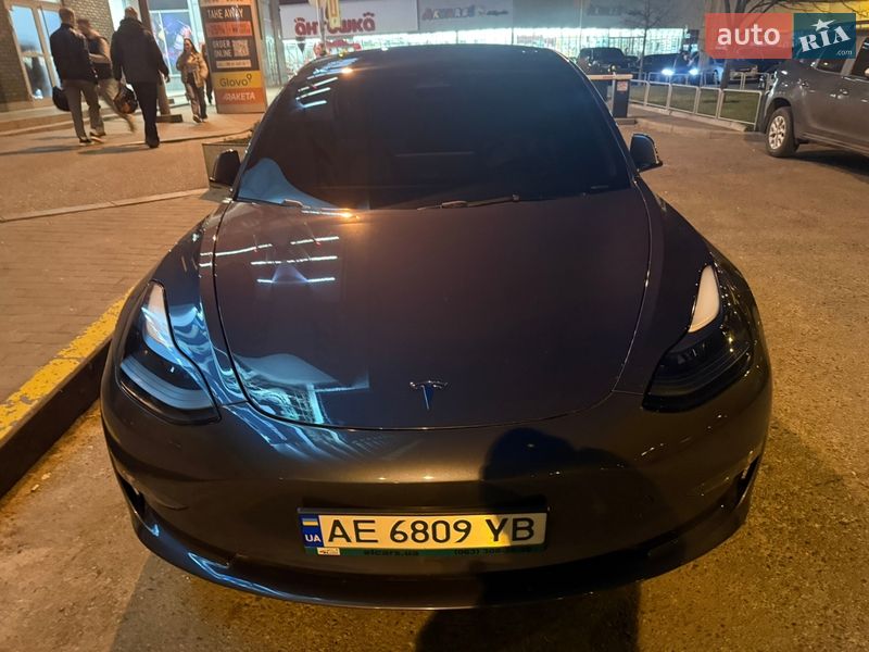 Седан Tesla Model 3 2023 в Днепре