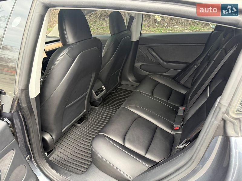 Седан Tesla Model 3 2023 в Днепре