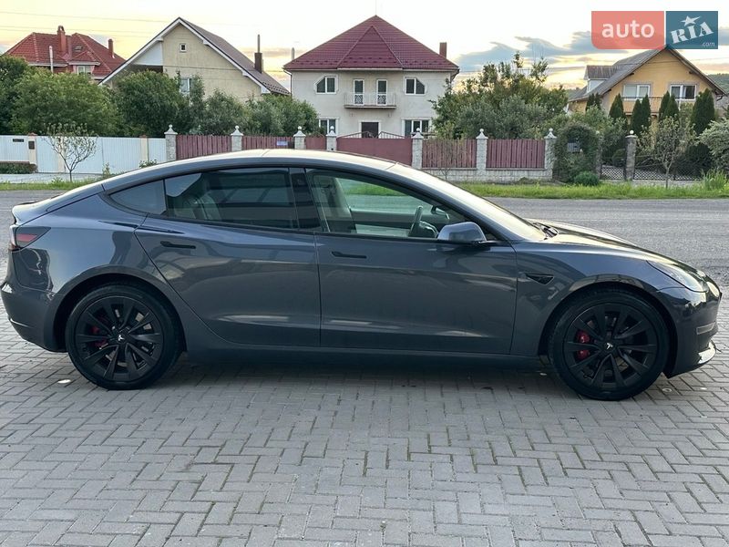 Седан Tesla Model 3 2021 в Ужгороде