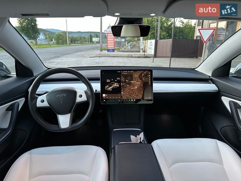 Седан Tesla Model 3 2021 в Ужгороде