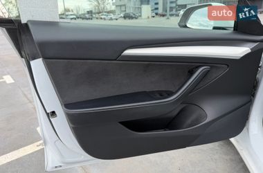 Седан Tesla Model 3 2021 в Киеве