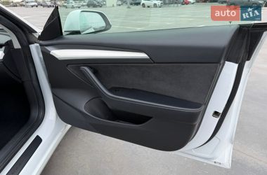 Седан Tesla Model 3 2021 в Киеве