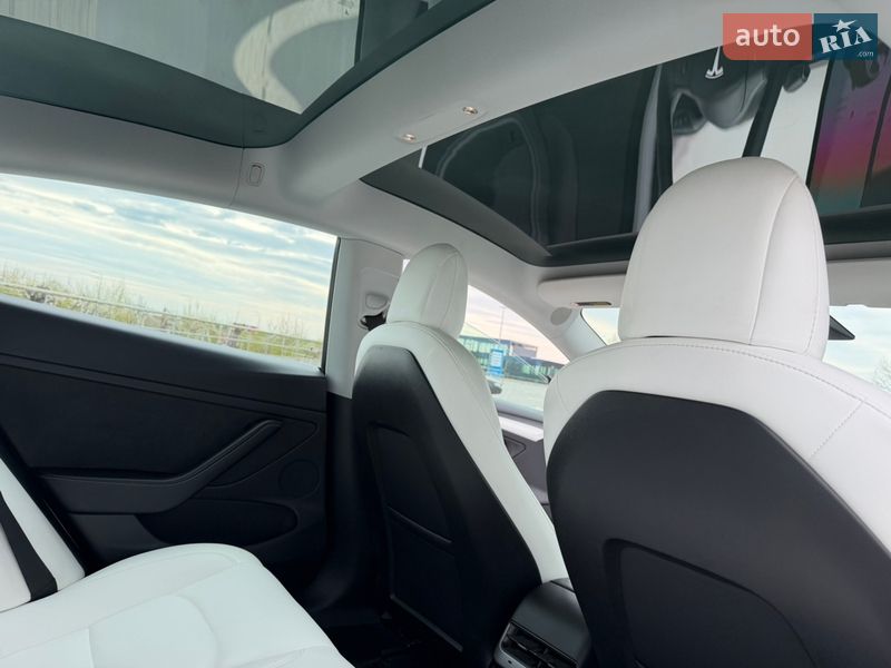 Седан Tesla Model 3 2021 в Киеве