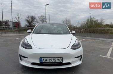Седан Tesla Model 3 2021 в Киеве