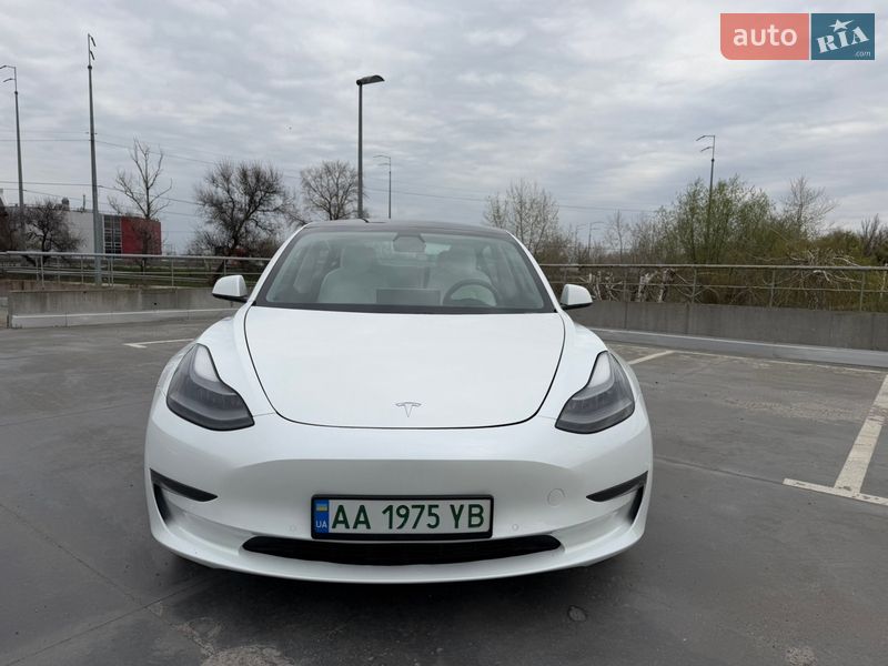 Седан Tesla Model 3 2021 в Киеве