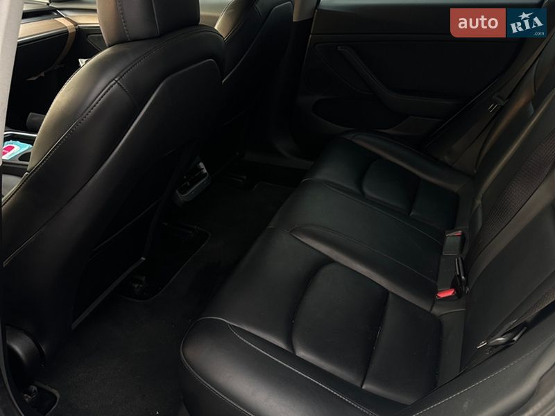 Седан Tesla Model 3 2021 в Львові