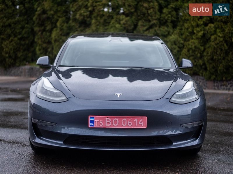 Седан Tesla Model 3 2023 в Києві