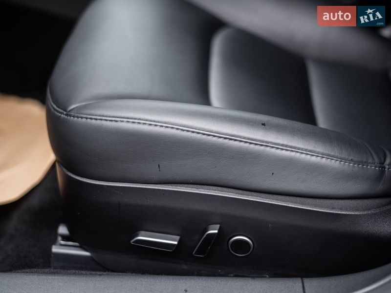 Седан Tesla Model 3 2023 в Києві