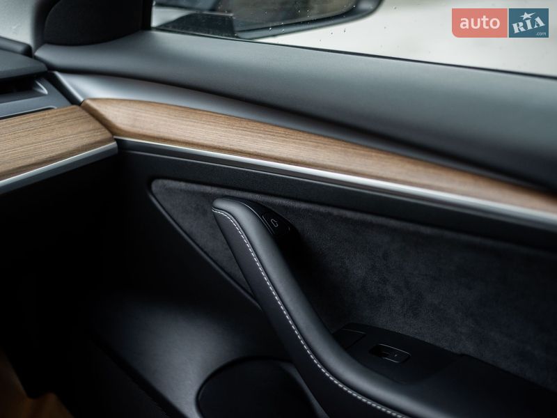 Седан Tesla Model 3 2023 в Києві