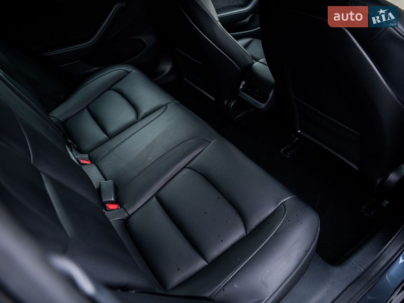 Седан Tesla Model 3 2023 в Києві