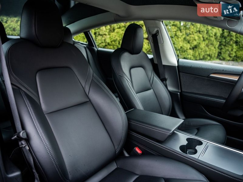 Седан Tesla Model 3 2023 в Києві