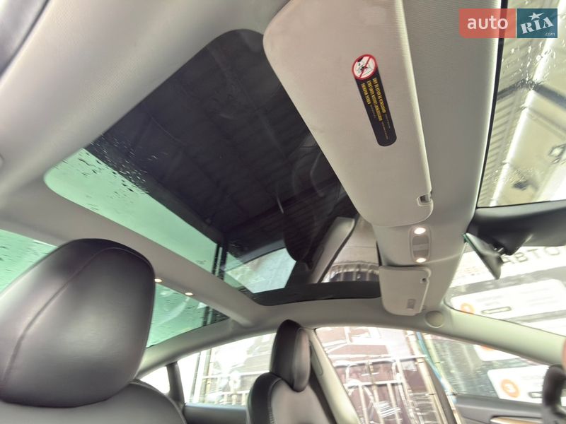 Седан Tesla Model 3 2021 в Здолбунове