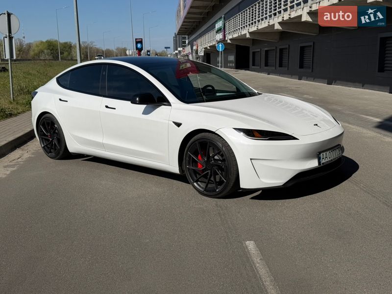 Седан Tesla Model 3 2024 в Киеве