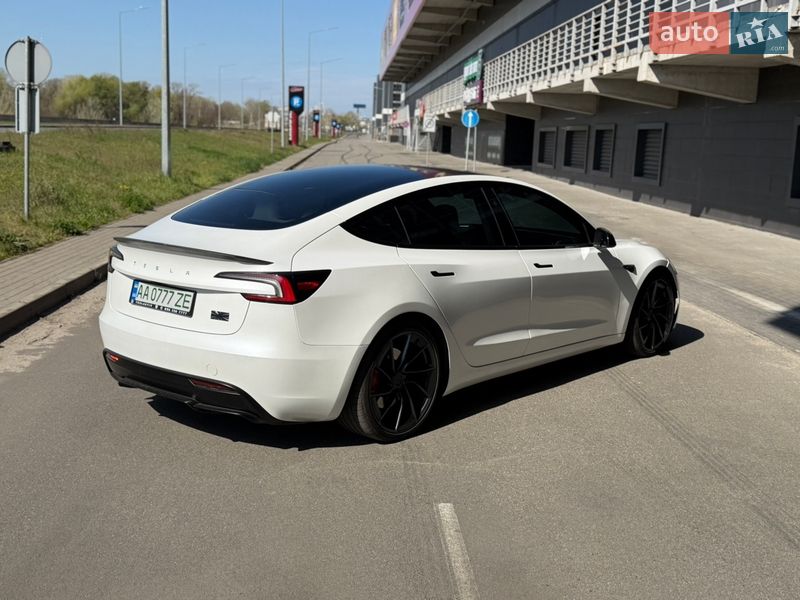 Седан Tesla Model 3 2024 в Киеве