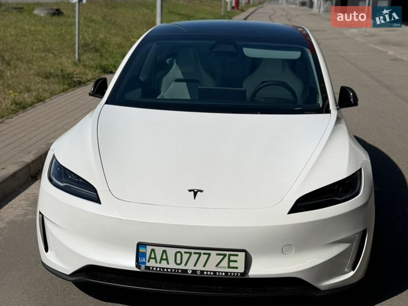 Седан Tesla Model 3 2024 в Киеве