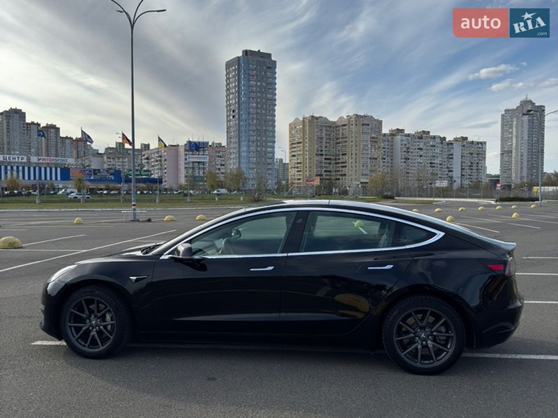 Седан Tesla Model 3 2019 в Киеве