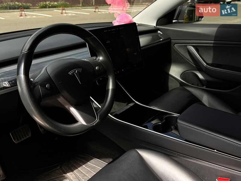 Седан Tesla Model 3 2018 в Одесі